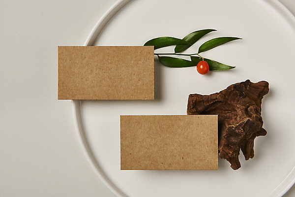 포토 JPG 스튜디오촬영 나무 접시 열매 잎 명함 회색배경 프레임 실내 사람없음 하이앵글 공백 오브젝트 나무조각 디자인소스 목업 카피스페이스 편집소스 사계귤 국내포토 식물 식기 뷰포인트 백그라운드 내부 목재 회색 파일형식