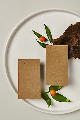 포토 JPG 스튜디오촬영 나무 접시 열매 잎 명함 회색배경 프레임 실내 사람없음 하이앵글 공백 오브젝트 나무조각 디자인소스 목업 카피스페이스 편집소스 사계귤 국내포토 식물 식기 뷰포인트 백그라운드 내부 목재 회색 파일형식