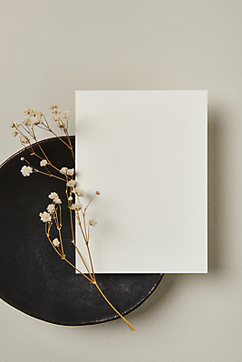 포토 JPG 스튜디오촬영 접시 회색배경 프레임 실내 사람없음 하이앵글 공백 오브젝트 엽서 안개꽃 디자인소스 목업 카피스페이스 편집소스 국내포토 식기 꽃 뷰포인트 백그라운드 내부 회색 편지 한해살이풀 파일형식