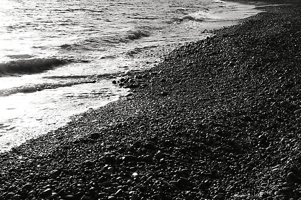 포토 JPG 해외이미지 주간 자연 흑백 해변 사람없음 야외 조약돌 해외포토 자연요소 바다 촬영기법 돌_바위 생태계 파일형식 이미지허브