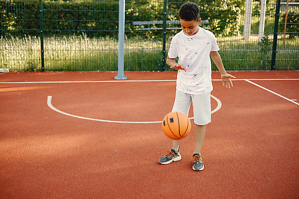 포토 JPG 해외이미지 1 공원 남자 행복 아들 어린이 스포츠 티셔츠 오렌지 공 가족 놀이 함께함 농구 건강 한명 서기 미소 사람 소년 야외 세로 검은색 줄무늬 흰색 잡기 발사 주말 다인종 점수 법정 옛날 해외포토 레이스천 공공시설 감정 컬러 컨셉 셔츠 무늬 과일 관계 모션 표정 인종 구기 직물 파일형식 이미지허브