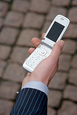 포토 JPG 해외이미지 손 외관 포즈 컨셉 비즈니스 통신 손가락 모바일 벽돌 거리 세포 대화 한명 사람 야외 스마트폰 스크린 외침 잡기 메시지 보행로 은색 무선전화기 전송 소통 네트워킹 셀룰러 해외포토 1 길 컬러 모션 말하기 신체부위 핸드폰 스마트기기 소리 네트워크 전화기 파일형식 이미지허브