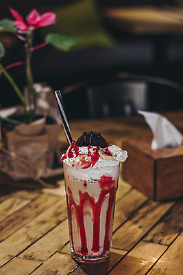 포토 JPG 해외이미지 커피 음료 음식 백그라운드 유리 탁자 아이스크림 디저트 사탕 사람없음 목재 장식 빨간색 빛 식당 초콜릿 줄무늬 카페 우유 추위 시골 대접 신선 칵테일 달콤 맛 크림 오브젝트 준비 토핑 시럽 칼로리 밀짚 쉐이크 떨림 고립 카카오 힙스터 맛있는 해외포토 나무 패션 컬러 가구 컨셉 무늬 재료 모션 재질 유제품 주류 상점 짚 파일형식 이미지허브