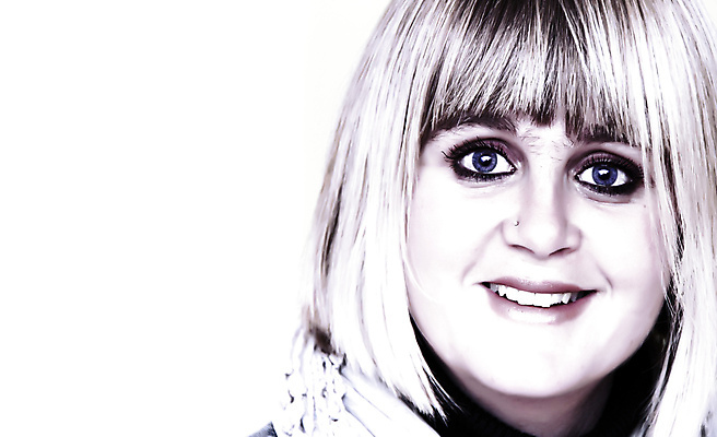 포토 JPG 해외이미지 백인 1 헤어스타일 여자 행복 얼굴 신체 건강 한명 미소 성인 치료 파란색 청춘 뷰티 머리 화장품 흰색 신선 비즈니스우먼 치아 큼 이발 피부 순수 입술 내추럴 돌봄 사춘기 천진난만 카피스페이스 해외포토 서양인 감정 컬러 컨셉 비즈니스 의학 모션 표정 사람 신체부위 공백 직장인 소화기관 크기 파일형식 이미지허브