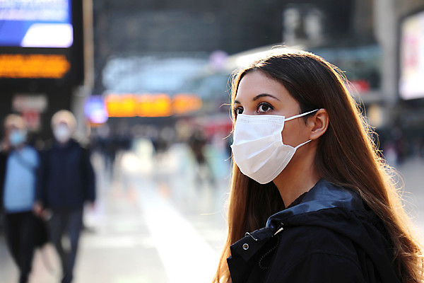 포토 JPG 해외이미지 응시 여자 얼굴 여행 겨울 비즈니스 교통시설 가면 한명 사람 여행객 기차 정보 관찰 도시 판넬 기다림 수술 바이러스 닫기 역 보호 공항 고민 대문 백신 전염병 해외포토 1 시선 계절 감정 육상교통 교통 컨셉 의학 모션 대중교통 신체부위 치료 문 질병 시설 파일형식 이미지허브