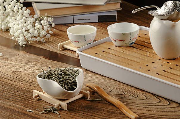 포토 JPG 해외이미지 사람없음 찻잔 다기 찻주전자 찻잎 나무탁자 해외포토 탁자 주전자 잔 차_음료 다도 파일형식 이미지허브