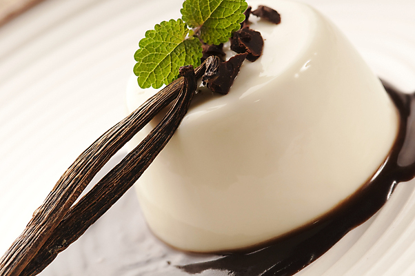 포토 JPG 해외이미지 식물 접시 음식 유리 디저트 콩 사탕 요리 사람없음 갈색 초콜릿 저녁식사 이탈리아 소용돌이 흰색 대접 신선 우아함 맛 아침식사 매끈함 민트 크림 푸딩 바닐라 부스러기 맛있는 해외포토 식기 유럽 컬러 컨셉 재질 곡류 식사 회오리 감각 허브 파일형식 이미지허브