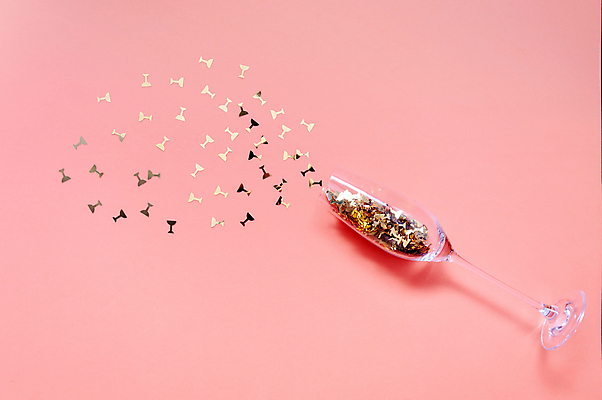 포토 JPG 해외이미지 기념일 음료 분홍색 결혼 백그라운드 컨셉 크리스마스 겨울 와인잔 유리 휴가 새해 기념 발렌타인데이 이벤트 사람없음 장식 빛 컬러풀 파티 유행 축제 놀람 흰색 축하 인사 신용카드 생일 화려 황금 고급 떨어짐 샴페인 꽃가루 분무기 마법 플랫레이 미니멀 해외포토 계절 감정 컬러 술잔 데이이벤트 재질 주류 표정 금융 예절 플랫 가루 파일형식 이미지허브