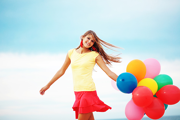 포토 JPG 해외이미지 라이프스타일 여자 행복 장난 모션 놀이 하늘 날씨 휴가 휴식 건강 한명 사람 야외 여름 파란색 빛 청춘 컬러풀 뷰티 파티 활발 기쁨 자유 축하 표현 생일 역동적 풍선 해외포토 1 계절 기념일 감정 컬러 컨셉 이벤트 생활 파일형식 이미지허브
