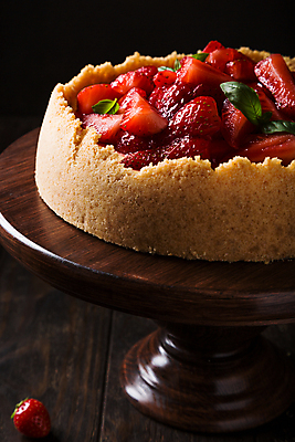 포토 JPG 해외이미지 딸기 디저트 실내 근접촬영 사람없음 받침대 치즈케이크 나무배경 해외포토 음식 뷰포인트 백그라운드 과일 내부 케이크 파일형식 이미지허브