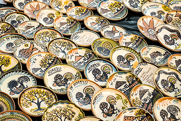 포토 JPG 해외이미지 전통 식기 접시 길 패턴 추상 요리 미술 사람없음 장식 컬러풀 갈색 주방 저녁식사 기구 도자기 원형 사발 시장 냄비 먹기 컵받침 오브젝트 복고 기념품 점토 토기 루마니아 민화 백자 핸드메이드 해외포토 도형 유럽 컬러 무늬 모션 문화예술 식사 용기_그릇 사기그릇 솥 받침대 그림 파일형식 이미지허브