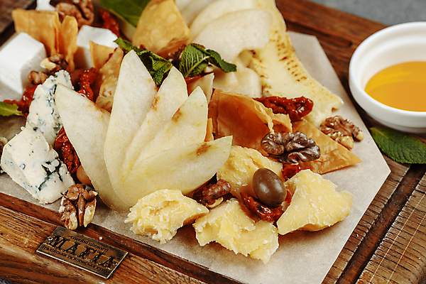 포토 JPG 해외이미지 치즈 실내 사람없음 견과류 사과 안주 나무받침 블루치즈 사과조각 와인플래터 해외포토 과일 유제품 내부 목재 받침대 파일형식 이미지허브