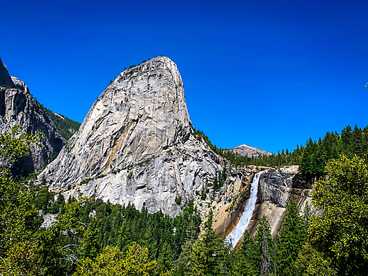 포토 JPG 해외이미지 나무 북아메리카 자연 산 풍경 사람없음 야외 가로 여름 컬러풀 미국 폭포 암석 캘리포니아 랜드마크 명승지 산맥 해외포토 식물 계절 컬러 아메리카 돌_바위 생태계 파일형식 이미지허브