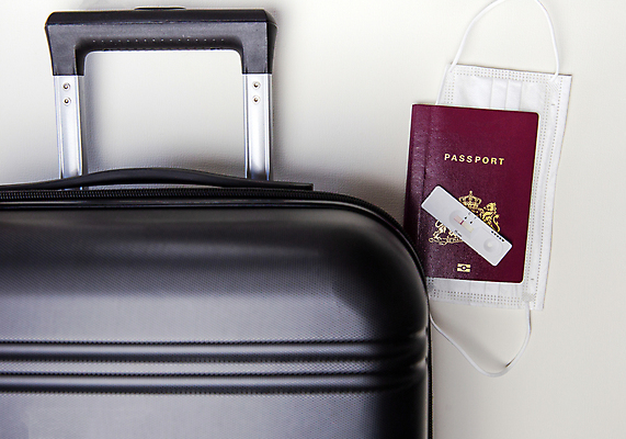 포토 JPG 해외이미지 손 디자인 유럽 종이 여행 백그라운드 컨셉 돈 비즈니스 휴가 건강 사람 사람없음 여름 약 디지털 여행가방 장비 의사 바이러스 질병 공항 속도 문서 여권 통과 돌봄 부정적 의무 전염병 국경 필요 해외포토 계절 감정 나라 가방 의학 교통시설 모션 신체부위 의료진 재산 파일형식 이미지허브