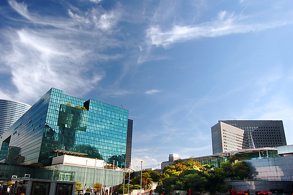 포토 JPG 해외이미지 직업 유럽 돈 회사 비즈니스 건축양식 창문 유리 하늘 미래 바닥 사람없음 건물 파란색 빛 사무실 달리기 햇빛 맑음 산책 거울 프랑스 도시 업무 방어 수비 큼 기하학 로스앤젤레스 파리(프랑스) 해외포토 건축물 건축 나라 컬러 컨셉 무늬 모션 재질 날씨 휴식 어류 태양 미국 작업 재산 크기 파일형식 이미지허브