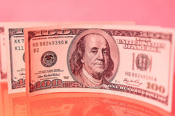 포토 JPG 해외이미지 종이 분홍색 백그라운드 컨셉 지폐 돈 비즈니스 성공 사람없음 금융 경제 쌓기 달러 쪽지 미국 절약 시장 재산 산호 가격 심볼 사인 투자 이익 가치 리빙 계산서 대출 빚 세금 수입 많음 해외포토 컬러 북아메리카 모션 자포동물 파일형식 이미지허브