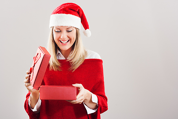 포토 JPG 해외이미지 스튜디오촬영 백인 모자 응시 여자 행복 전통문화 백그라운드 크리스마스장식 크리스마스 겨울 산타모자 휴가 새해 크리스마스선물 선물 한명 미소 사람 이벤트 성인 장식 가로 빨간색 선물상자 쇼핑 상자 금발 산타클로스 놀람 펼침 기쁨 축하 잡기 주기 긍정 보여주기 마케팅 캡모자 카피스페이스 해외포토 서양인 모자_잡화 1 전통 헤어스타일 시선 잡화 계절 기념일 감정 문화 컬러 컨셉 모션 실내 표정 공백 파일형식 이미지허브