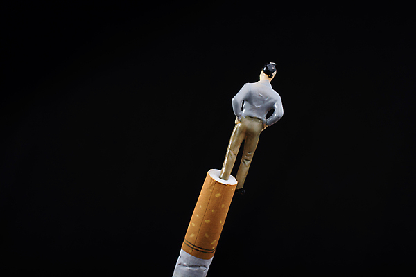 포토 JPG 해외이미지 스튜디오촬영 사람모양 사람없음 자르기 인물미니어처 금연 담배꽁초 금연데이 끊어짐 해외포토 모양 기념일 캠페인 모션 담배 실내 미니어처 사회이슈 파일형식 이미지허브