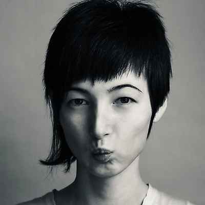 포토 JPG 해외이미지 1 응시 여자 감정 얼굴 백그라운드 흑백 한명 사람 성인 머리 검은색 흰색 표현 해외포토 시선 컬러 촬영기법 신체부위 파일형식 이미지허브