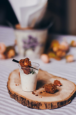 포토 JPG 해외이미지 실내 사람없음 아웃포커스 버섯 꼬치 흰배경 나무토막 해외포토 백그라운드 촬영기법 내부 흰색 파일형식 이미지허브