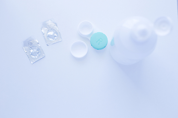 포토 JPG 해외이미지 라이프스타일 응시 백그라운드 2 사람없음 약 자유 흰색 컨테이너 흰배경 비전 카메라렌즈 돌봄 광학 플랫레이 카피스페이스 정확 해외포토 시선 산업 컬러 컨셉 의학 모션 생활 카메라 공백 플랫 파일형식 이미지허브