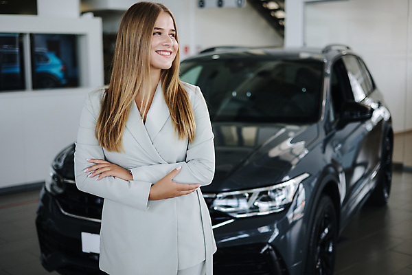 포토 JPG 해외이미지 백인 커플 응시 여자 남자 행복 산업 비즈니스 가족 교통시설 자동차 열쇠 새로움 실내 한명 미소 사람 정장 성인 판매 세일 상점 운전 자신감 구매 고객 서비스 무역 딜러 보여주기 소매 주인 판매원 보험 대여 자동 해외포토 서양인 직업 1 시선 옷 감정 육상교통 교통 컨셉 관계 모션 표정 내부 쇼핑 시설 파일형식 이미지허브