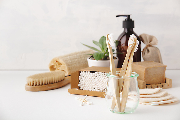 포토 JPG 해외이미지 유리병 실내 사람없음 머리빗 오브젝트 흰배경 면봉 친환경제품 화장솜 대나무칫솔 해외포토 백그라운드 병_용기 내부 화장용품 흰색 미용용품 칫솔 친환경 파일형식 이미지허브