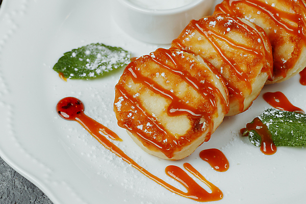 포토 JPG 해외이미지 전통 접시 열매 음식 조각 백그라운드 부분 탁자 디저트 치즈 건강 요리 사람없음 노란색 케이크 식당 저녁식사 우유 튀김 흰색 달콤 맛 아침식사 설탕 굽기 먹기 민트 크림 메뉴 시골집 브런치 팬케이크 점심식사 러시아인 바닐라 페스츄리 핸드메이드 맛있는 해외포토 서양인 식물 식기 빵 컬러 가구 컨셉 모션 유제품 주택 상점 식사 구이 허브 파일형식 이미지허브