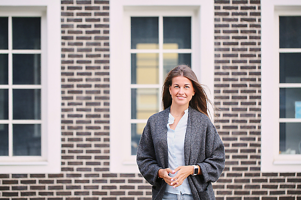 포토 JPG 해외이미지 백인 모델 라이프스타일 공원 여자 얼굴 백그라운드 셔츠 잎 자연 친절 거리 한명 사람 성인 야외 빛 뷰티 유행 놀람 꿈 낭만 코트 청바지 잡기 도시 우아함 9월 스웨터 해외포토 서양인 식물 1 공공시설 감정 컨셉 상의 바지 모션 표정 생활 신체부위 외투 날짜 생태계 파일형식 이미지허브