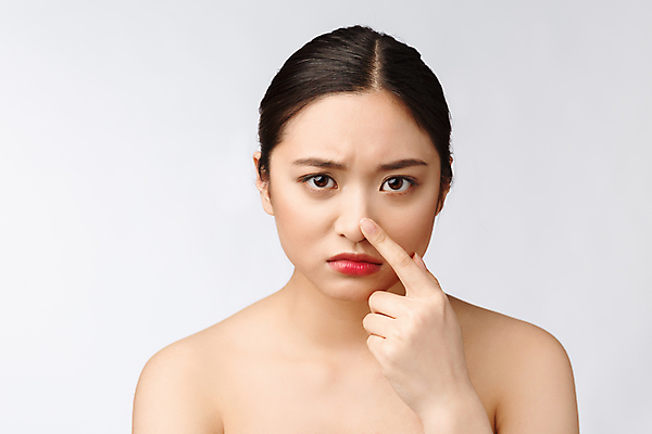 포토 JPG 해외이미지 응시 여자 실내 한명 동양인 상반신 성인 앞모습 뷰티 가리킴 누름 피부관리 흰배경 여드름 성인여자한명만 해외포토 1 시선 뷰포인트 백그라운드 모션 사람 인종 손짓 내부 흰색 여자한명만 성인여자만 파일형식 이미지허브