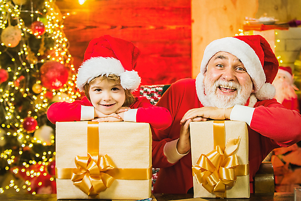 포토 JPG 해외이미지 나무 행복 감정 아들 얼굴 어린이 크리스마스 겨울 남편 휴가 새해 주택 기념 선물 미소 사람 소년 두명 장식 장난감 크리스마스트리 산타클로스 축제 놀람 축하 아빠 흥분 도우미 해외포토 식물 계절 기념일 남자 컨셉 가족 표정 건물 신체부위 파일형식 이미지허브