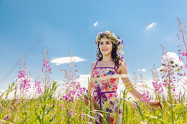 포토 JPG 해외이미지 모델 드레스 여자 꽃 밭 자연 하늘 휴식 건강 한명 사람 풍경 초원 야외 초록색 여름 태양 뷰티 봄 자유 시골 해외포토 자연요소 식물 1 옷 계절 컬러 컨셉 농업 생태계 파일형식 이미지허브