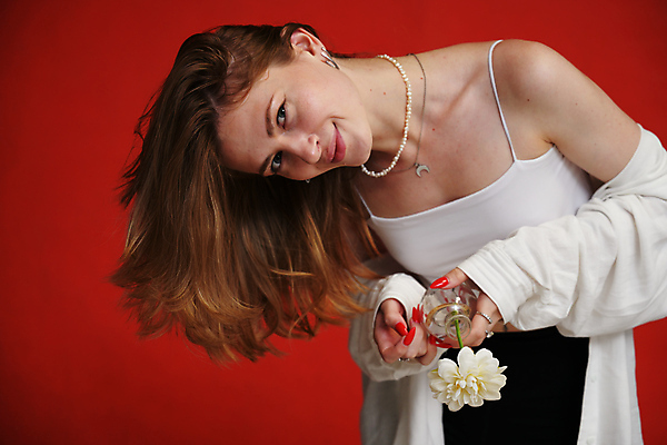 포토 JPG 해외이미지 백인 모델 여자 꽃 행복 얼굴 꽃다발 백그라운드 꽃무늬 자연 건강 관리 선물 한명 웃음 사람 성인 빨간색 금발 뷰티 장미 유행 귀여움 스파 봄 화장품 기쁨 흰색 치아 피부 입술 고립 돌봄 해외포토 서양인 식물 1 헤어스타일 계절 감정 컬러 컨셉 무늬 모션 표정 신체부위 소화기관 생태계 파일형식 이미지허브