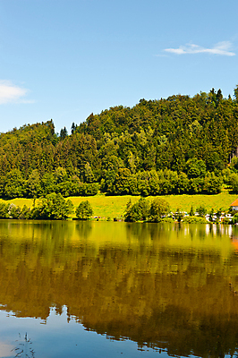 포토 JPG 해외이미지 구름 유럽 호수 건축양식 자연 하늘 호텔 아침 산 주택 독일 갈대 풍경 사람없음 야외 건물 물 여름 파란색 강 뷰티 반사 평화 환경 침묵 시골 만 숲 명상 휴양지 알프스 생태학 잔물결 바이에른 해외포토 주간 자연요소 식물 건축물 계절 교육 건축 나라 물결 컬러 컨셉 숙소 소리 장소 생태계 파일형식 이미지허브