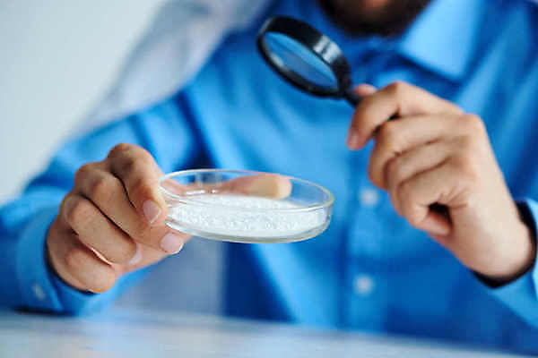 포토 JPG 해외이미지 백인 남자 얼굴 과학 2 고글 병원 실험 가면 한명 안전 사람 인종 성인 약 장비 의사 코트 기술자 실험실 중앙 생명공학 연구원 과학자 플라스크 분석 생물학 발견 화학물질 화학자 살균 해외포토 서양인 직업 1 교육 컨셉 의학 실험기구 신체부위 외투 의료진 화학 학자 파일형식 이미지허브