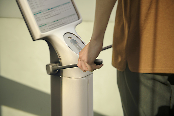 전신 PSD 편집이미지 남자 실내 그림자 서기 상반신 성인 두명 건강관리 기계 잡기 측정 검사_조사 측정기구 성인남자만 체성분분석기 이미지편집 의료기기 모션 건강 관리 사람 내부 기구 남자만 성인만 파일형식