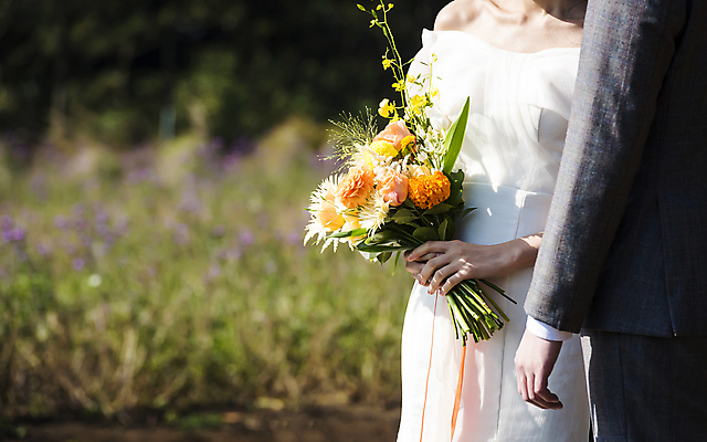 포토 JPG 주간 여자 남자 부케 웨딩드레스 결혼 사랑 들기 정장 턱시도 근접촬영 상반신 20대 성인 야외 두명 앞모습 뒷모습 아웃포커스 30대 제주도 한국인 신랑신부 성인만 웨딩촬영 국내포토 자연요소 드레스 옷 감정 신부_웨딩 뷰포인트 꽃다발 신랑 모션 한국 촬영기법 사람 동양인 이벤트 청년 장년 기념사진 파일형식