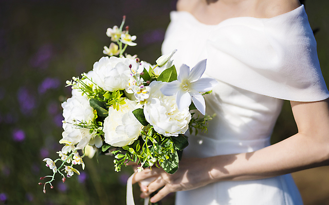 포토 JPG 주간 여자 신부 부케 웨딩드레스 결혼 한명 들기 근접촬영 상반신 20대 성인 야외 옆모습 아웃포커스 제주도 한국인 성인여자한명만 웨딩촬영 국내포토 자연요소 1 드레스 뷰포인트 꽃다발 모션 한국 촬영기법 사람 동양인 이벤트 청년 기념사진 여자한명만 성인여자만 파일형식