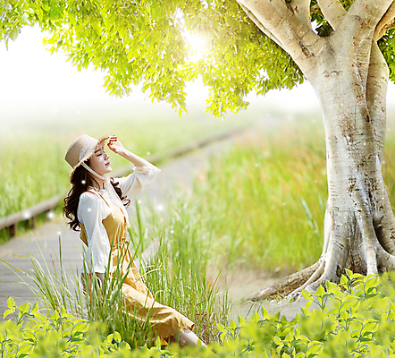 PSD 나무 편집이미지 모자 원피스 여자 자연 휴식 나뭇잎 한명 앉기 상반신 20대 성인 햇빛 눈감음 봄풍경 봄 한국인 가림 풀 화사함 데크 성인여자한명만 이미지편집 식물 1 잡화 옷 계절 컨셉 잎 모션 사람 동양인 풍경 청년 태양 생태계 여자한명만 성인여자만 파일형식