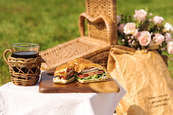 포토 JPG 주간 꽃 커피 휴가 휴식 잔 샌드위치 풍경 초원 사람없음 야외 제주도 종이봉투 소풍 감성 피크닉용품 조화 나무도마 소풍바구니 컵홀더 국내포토 자연요소 식물 식기 음료 음식 컨셉 봉투 도마 한국 목재 야외활동 바구니 홀더 파일형식