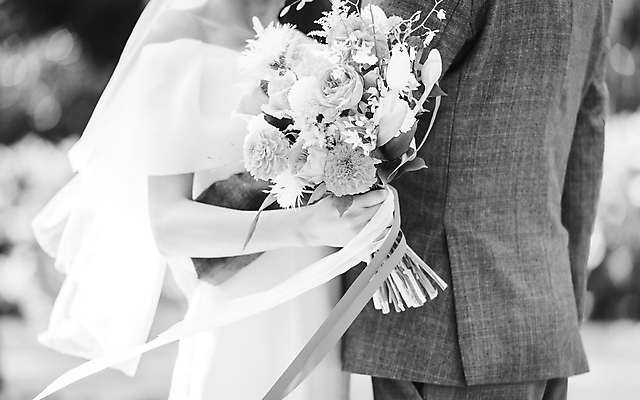 포토 JPG 주간 여자 남자 부케 웨딩드레스 허리손 결혼 포옹 흑백 사랑 들기 정장 턱시도 상반신 20대 성인 야외 두명 옆모습 뒷모습 30대 제주도 마주보기 한국인 신랑신부 성인만 웨딩촬영 국내포토 자연요소 드레스 옷 감정 신부_웨딩 뷰포인트 꽃다발 포즈 신랑 안기 모션 한국 촬영기법 사람 동양인 이벤트 청년 장년 기념사진 파일형식