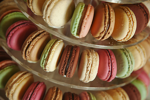 포토 JPG 디저트 쟁반 실내 근접촬영 사람없음 전시 달콤 가득함 마카롱 알록달록 국내포토 음식 뷰포인트 내부 컬러풀 맛 파일형식