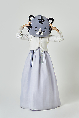 포토 JPG 스튜디오촬영 전신 여자 회색배경 새해 실내 한명 서기 손짓 20대 성인 앞모습 설날 한국인 분노 호랑이띠 호랑이 한복 노리개 호랑이캐릭터 동물탈 인형탈 성인여자한명만 2022년 임인년 흑호 국내포토 1 한국전통 명절 감정 뷰포인트 동물캐릭터 백그라운드 포유류 모션 전통소품 사람 동양인 청년 내부 회색 십이지신 전통의상 연도 탈 여자한명만 성인여자만 파일형식