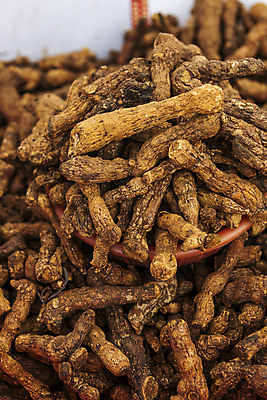 포토 JPG 주간 식재료 풍경 사람없음 야외 아웃포커스 바구니 가득함 담기 재래시장 둥굴레 둥글레 오일장 전통시장 모란시장 국내포토 자연요소 전통 모션 촬영기법 시장 파일형식