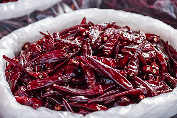 포토 JPG 주간 식재료 비닐봉투 풍경 사람없음 야외 가득함 담기 홍고추 재래시장 비닐 말린고추 오일장 전통시장 모란시장 국내포토 자연요소 전통 모션 재질 고추 봉투 시장 파일형식