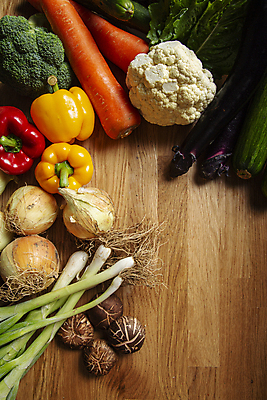 포토 JPG 식재료 가지 양파 파프리카 실내 사람없음 하이앵글 당근 신선 브로콜리 양송이 표고버섯 대파 컬리플라워 나무배경 국내포토 뷰포인트 백그라운드 채소 뿌리채소 내부 버섯 파 파일형식