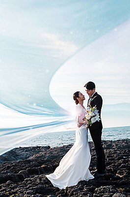 전신 PSD 편집이미지 커플 여자 남자 부케 웨딩드레스 허리손 결혼 안기 하늘 면사포 사랑 서기 미소 들기 정장 턱시도 20대 성인 해변 두명 30대 빛 눈감음 한국인 신랑신부 성인만 이미지편집 드레스 옷 감정 신부_웨딩 바다 꽃다발 포즈 신랑 관계 모션 표정 사람 동양인 이벤트 청년 장년 결혼소품 파일형식