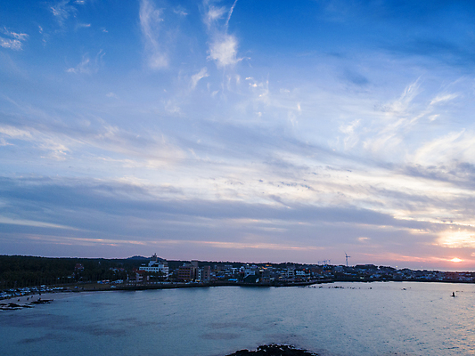 포토 JPG 주간 구름 바다 하늘 풍경 사람없음 야외 제주도 노을 가을 섬마을 협재해수욕장 국내포토 자연요소 계절 한국 해수욕장 파일형식