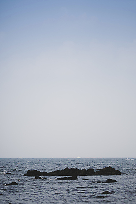 포토 JPG 주간 바다 하늘 풍경 사람없음 야외 제주도 가을 바위 협재해수욕장 수평선 국내포토 자연요소 계절 한국 돌_바위 해수욕장 파일형식