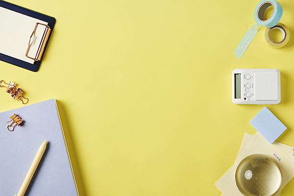 포토 JPG 스튜디오촬영 새해 프레임 실내 사람없음 하이앵글 펜 다이어리 메모지 목표 계획 오브젝트 포스트잇 노란배경 서류집게 서류판 서진 스톱워치 마스킹테이프 카피스페이스 국내포토 뷰포인트 시계 백그라운드 컨셉 집게 내부 필기구 노란색 사무용품 공백 테이프 파일형식
